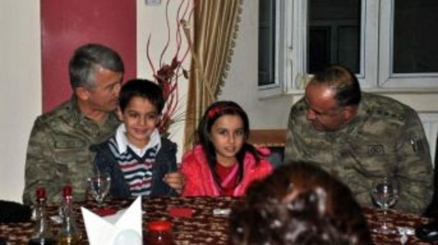 Adana Jandarma B&ouml;lge Komutanı Celepoğlu, Şehit Ailelerini Ziyaret Etti