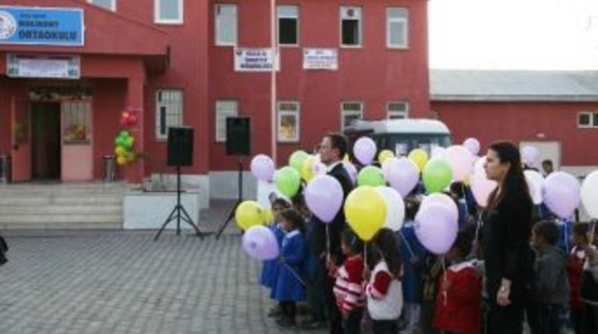 Polisten K&ouml;y Okuluna K&uuml;t&uuml;phane