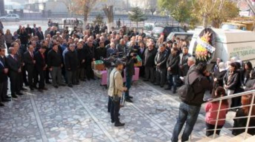 Deprem Sonrası Evlatlık Edindiği Çocuklarının Gözyaşlarıyla Uğurlandı