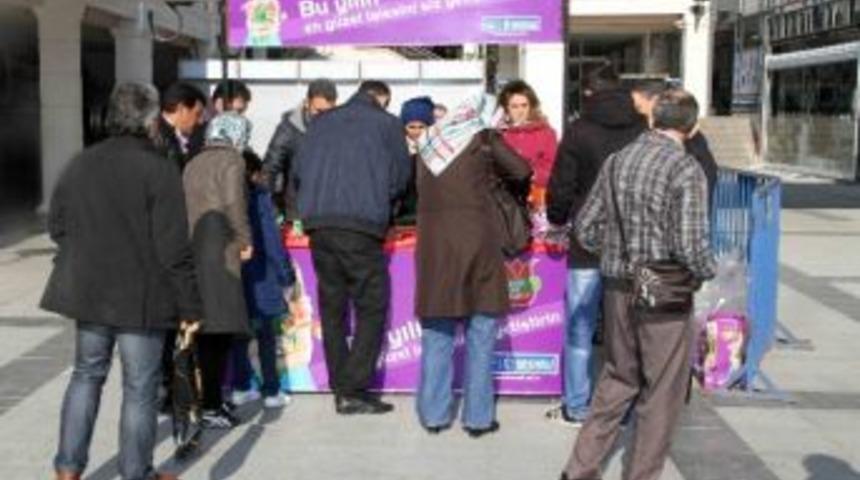 Laleler 12 Noktada Satışa Sunuldu