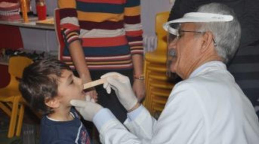 Balıkesir'de &Ouml;ğrencilere Flor Jel Uygulaması