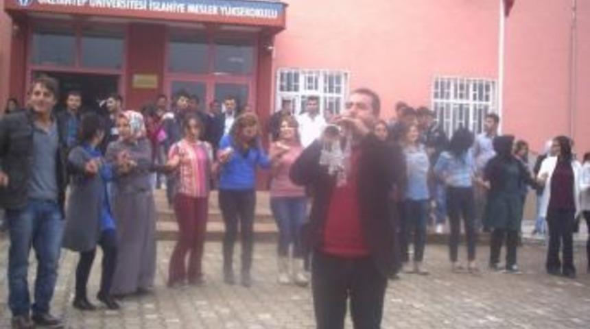 İslahiye Meslek Y&uuml;ksekokulunda &Ouml;ğrenciler Doyasıya Eğlendi