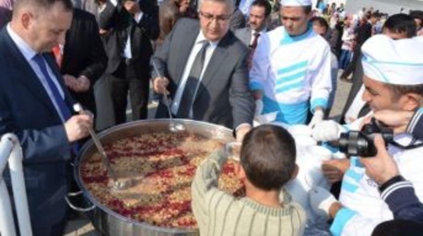 Suriyelilere Aşure İkramı