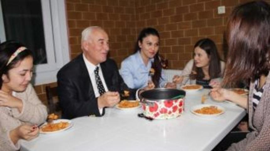 Chp Konak Aday Adayı Karataş'tan Gen&ccedil;lere M&uuml;jde!