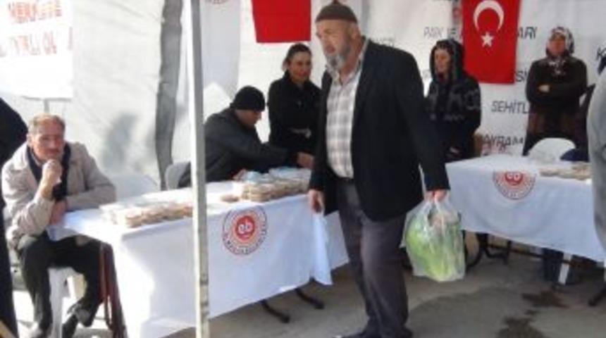 Elmadağ'da 5 Bin Kişiye Aşure Ikramı