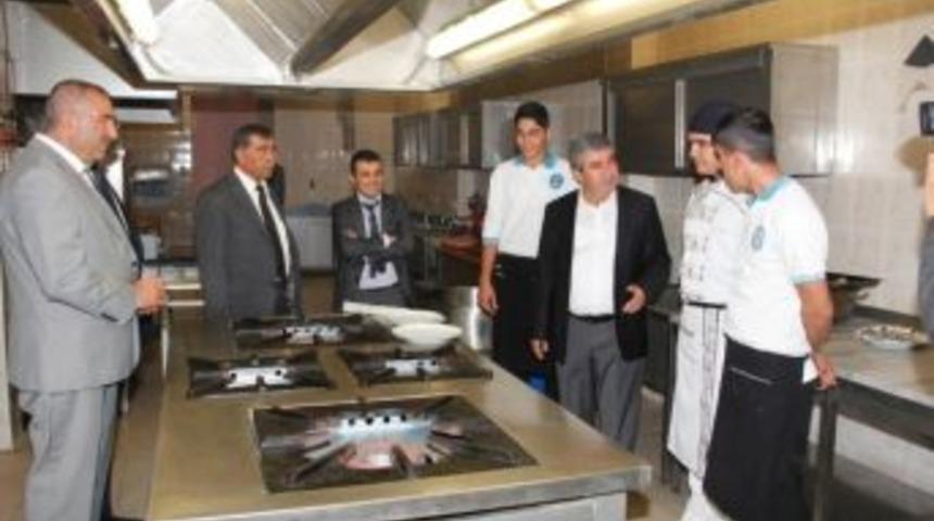 Başkan Tursun&rsquo;dan &Ouml;ğrencilere Ziyaret