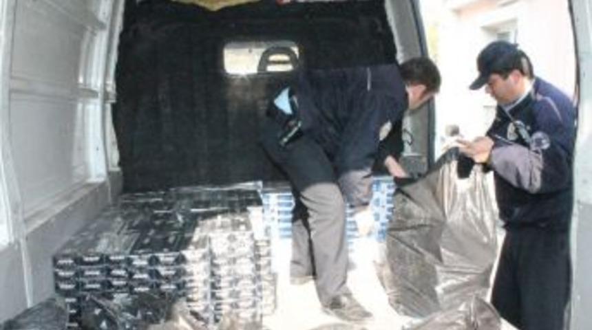 Ka&ccedil;ak Sigarayı Otob&uuml;sten Minib&uuml;se Aktarırken Yakalandılar