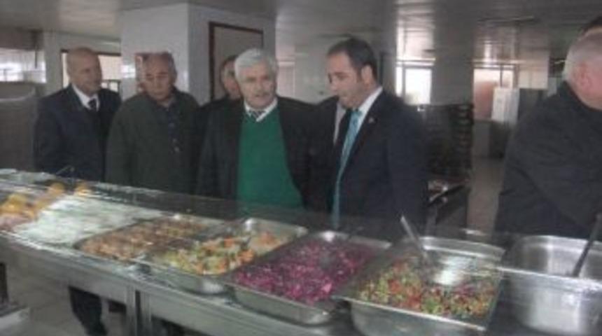 Hastane Personeline 16 &Ccedil;eşit Yemek