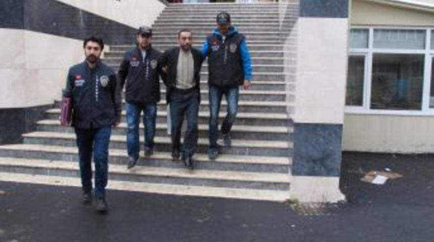 Otomobildeki &Ccedil;anta Hırsızlığı Kamerada