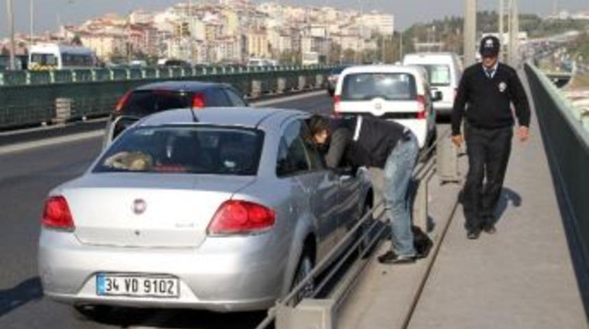 Kız Arkadaşıyla Tartışıp, Hali&ccedil;&rsquo;ten Atladı