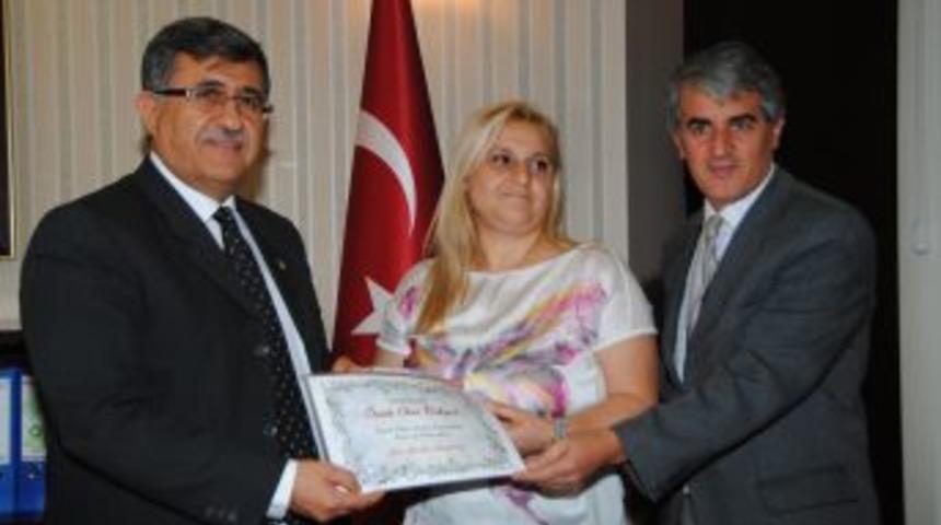 Sevda Zeytinci, Okuduğu 40 Kitapla Manavgat'ın &Ouml;rnek Okuru Se&ccedil;ildi