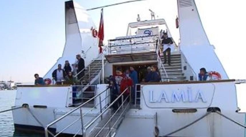 İzmir'de Kerbela 'Birleşen G&ouml;n&uuml;ller' Programında Anıldı