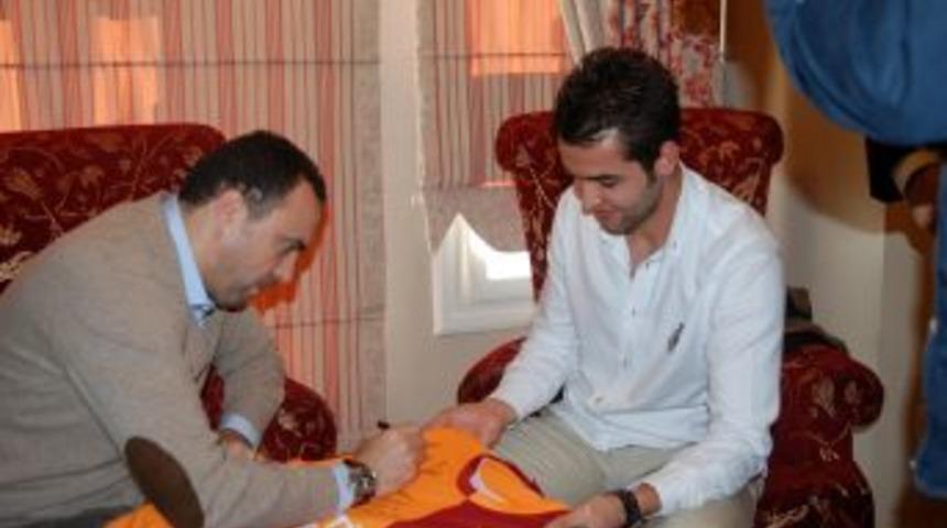 Yılın Spor Yorumcusu Se&ccedil;ilen Arif, 'İstanbuluşma'da Plaketini Aldı