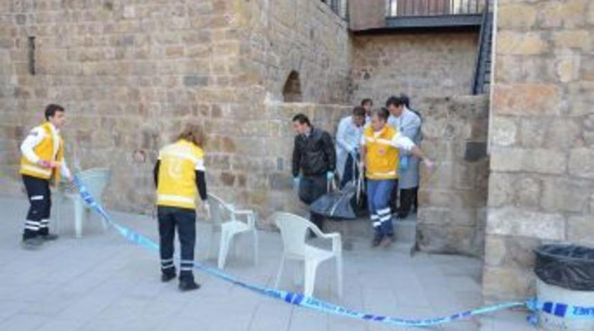 Anten Takmaya &Ccedil;ıktı Hayatından Oldu