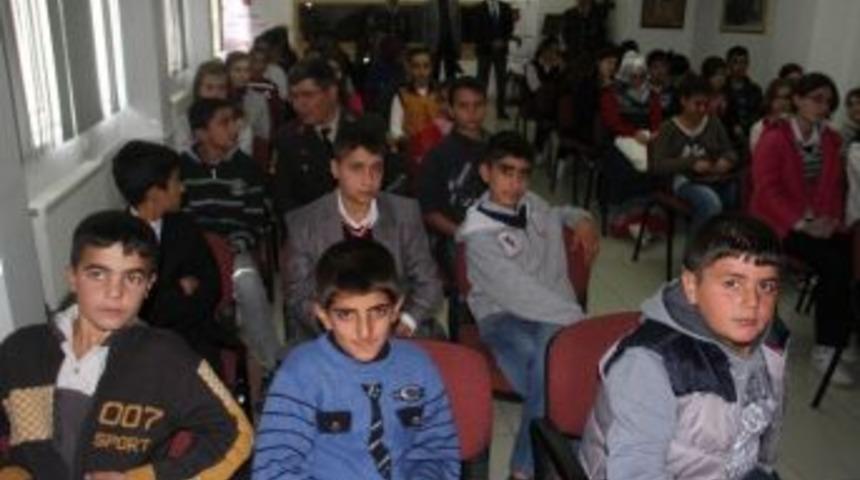 Mehmet&ccedil;ik Liceli &Ouml;ğrencilere Uyuşturucu Semineri Verdi