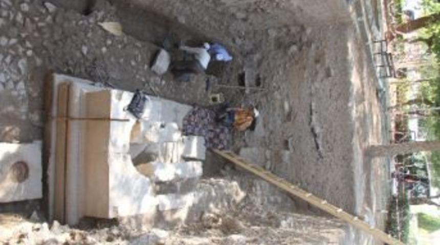 Thyateira Kazısı&rsquo;nda &Ouml;nemli Buluntulara Rastlandı