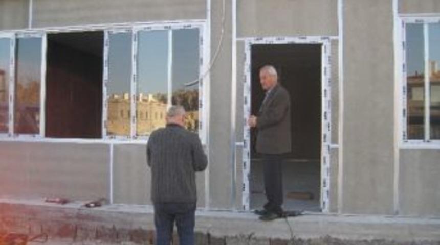 İncesu'da A&ccedil;ıkta Satış Yapan Pazar Esnafına Prefabrik D&uuml;kkan