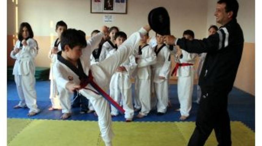 &Ouml;ğrencilere Tekvando Dersi