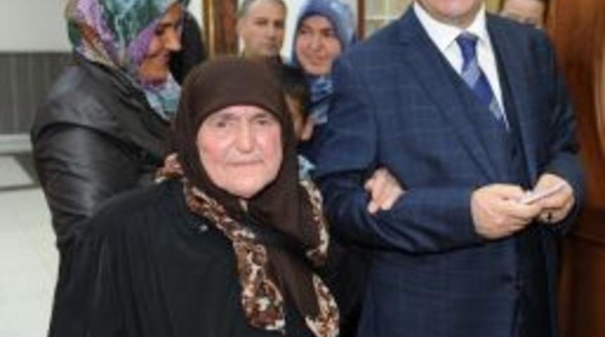 Alkışlar Başkan Tiryaki&rsquo;ye