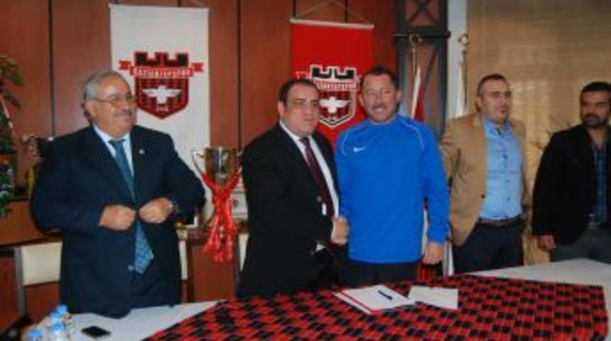 Sergen Yal&ccedil;ın Imzayı Attı, Lisans I&ccedil;in De &lsquo;Belge Sadece Kağıt Par&ccedil;ası&rsquo; Dedi