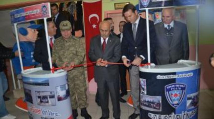 Iğdır Emniyeti, K&ouml;y Okulunda K&uuml;t&uuml;phane A&ccedil;tı