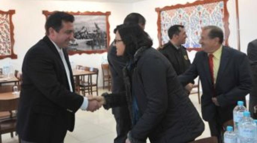 Muhtarlardan Yemek İkramı