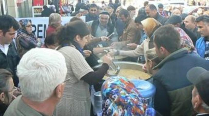 Boz&uuml;y&uuml;k Chp'den Kapalı Pazarda Aşure İkramı