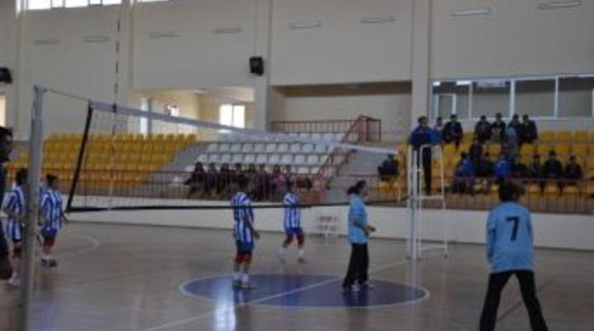 Sorgun&rsquo;da Liseler Arası Voleybol Turnuvası Başladı