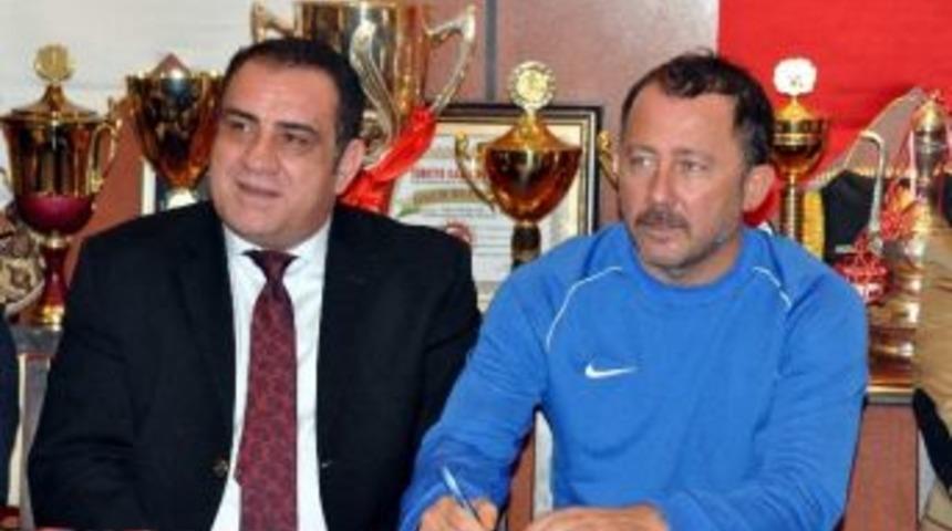 Gaziantepspor&rsquo;un Yeni Teknik Direkt&ouml;r&uuml; Sergen Yal&ccedil;ın 1,5 Yıllık İmzayı Attı