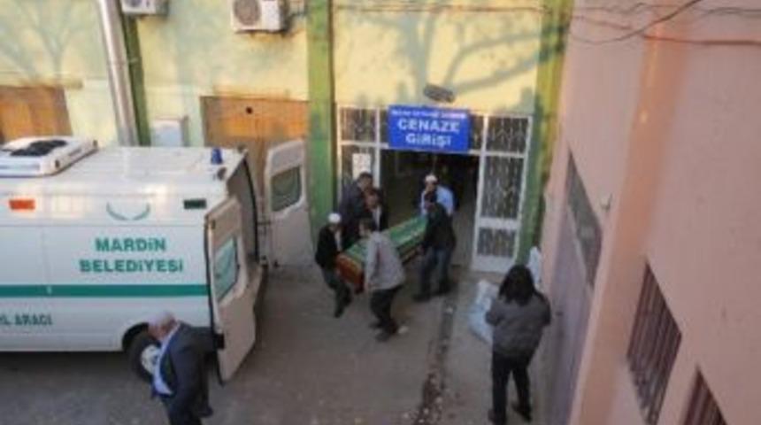 Sınırda &Ouml;ld&uuml;r&uuml;len 3 Suriyelinin Cenazesi Ailelerine Teslim Edildi