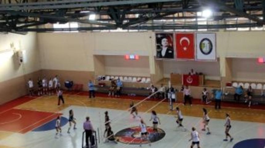 Salihli Bayan Voleybol Takımı&rsquo;nda Keyifler Yerinde