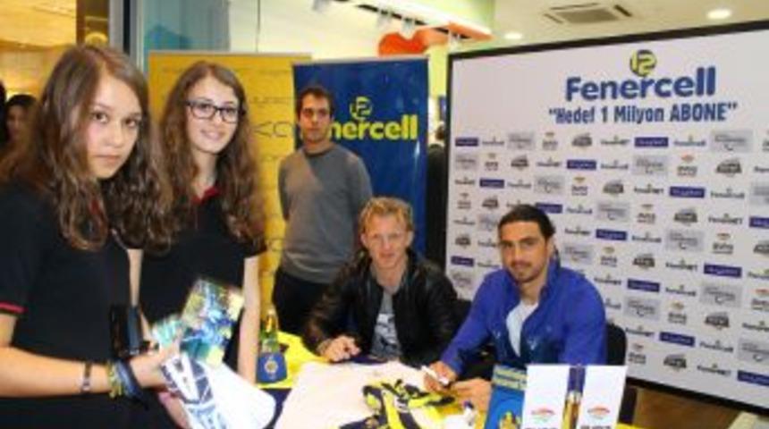 Fenerbah&ccedil;e'nin Yıldız Futbolcuları Taraftarla Buluştu