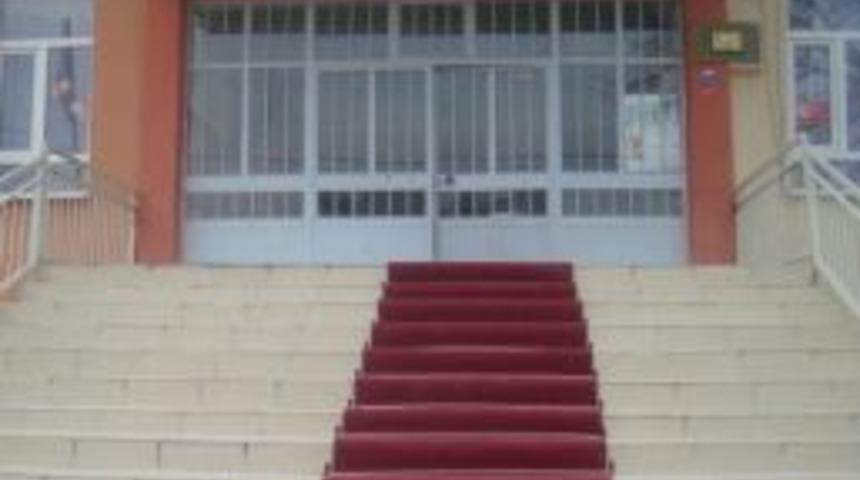 Yeni Eğitim Sistemi Tabela Değiştirtti