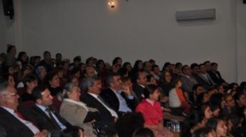 Demirci&rsquo;de Mahşer-i C&uuml;mb&uuml;ş İle Kahkaha Tufanı