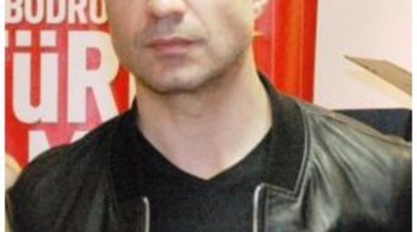 Orta&ccedil; Ve Tatlıses&rsquo;ten Sonra &Ouml;zcan Deniz De İsyan Etti