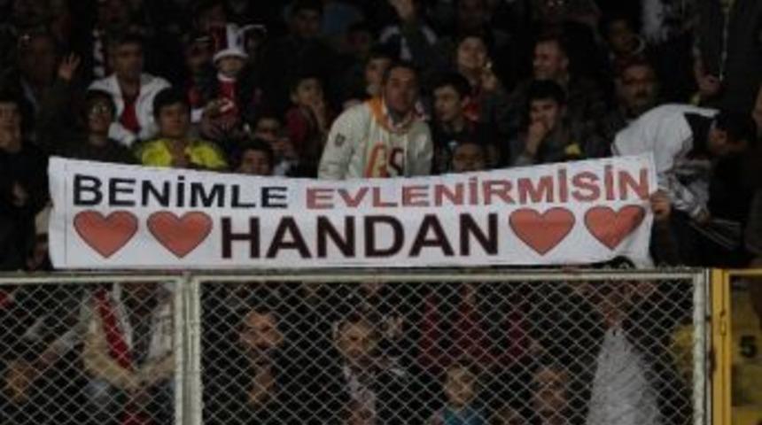 Milli Ma&ccedil;ta Evlenme Teklifi