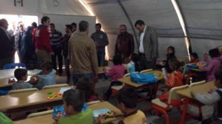 Suriyeli &Ccedil;ocuklar I&ccedil;in Okul A&ccedil;ıldı