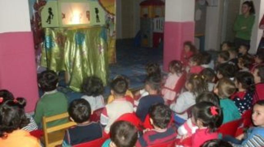 Minikler Hacivat Ve Karag&ouml;z İle Eğlendi