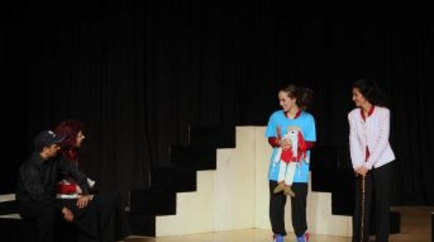 Ankara Tiyatro Festivali Devam Ediyor