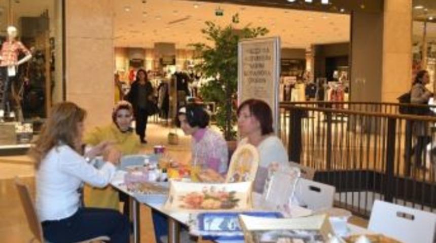 Kahramanmaraş Piazza&rsquo;da Ahşaplar Renklendi