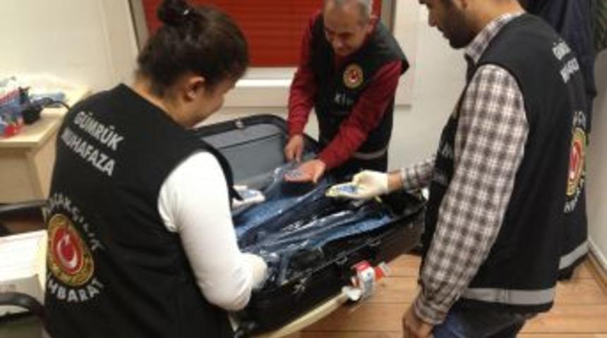 Rol Yapan G&uuml;mr&uuml;k&ccedil;&uuml;ler 2 Milyon Liralık Ecstasy Ele Ge&ccedil;irdi