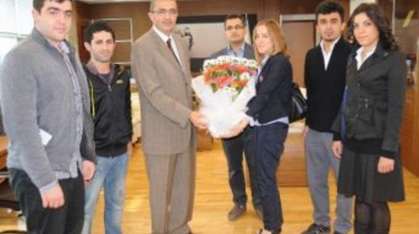 Gen&ccedil; Adımlar Topluluğundan Rekt&ouml;r G&uuml;ven&ccedil;&rsquo;e &Ouml;ğretmenler G&uuml;n&uuml; Ziyareti