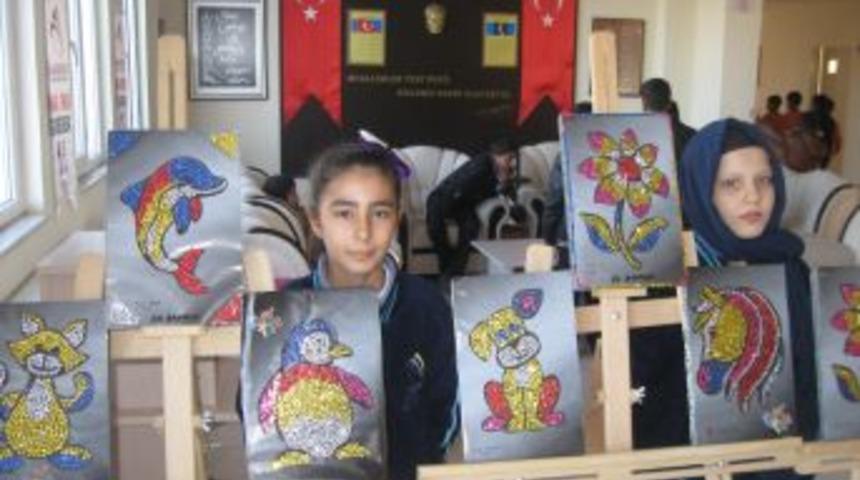 Pul Ve Strafor &Ouml;ğrencilerin Elinde Sanata D&ouml;n&uuml;şt&uuml;