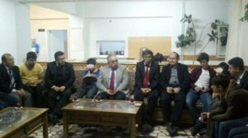 Şaban &Uuml;nl&uuml; Sıcak Yuvada &Ccedil;ocuklarla Buluştu