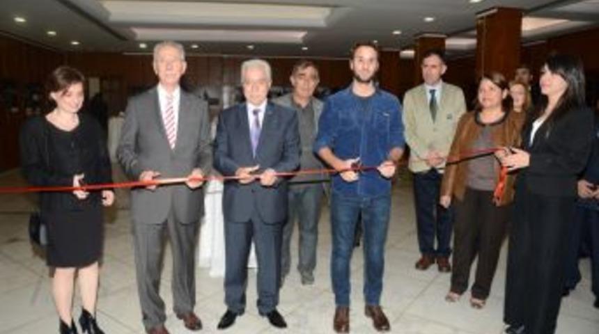 Zihni Aldırmaz, &lsquo;Sınırların &Ouml;tesinde&rsquo; Sergisini A&ccedil;tı