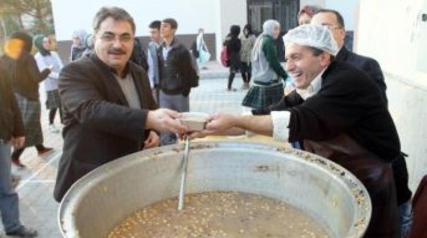 Yenişehir Anadolu İhl Aşure Dağıttı