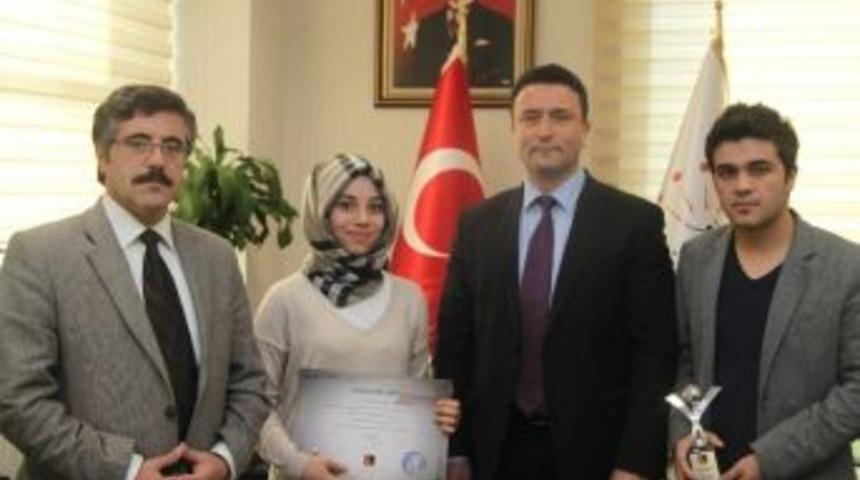 Melikşah'lı &Ouml;ğrenciler 3 &Ouml;d&uuml;l İle D&ouml;nd&uuml;