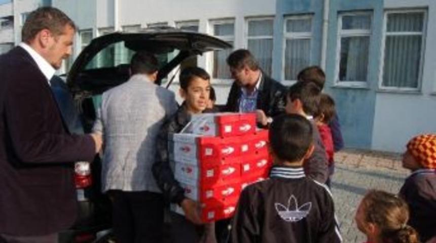 &Ouml;ğrenciler Kışlık Elbiselerine Kavuştu