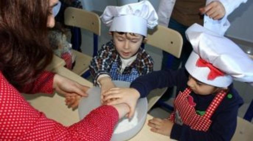 &Ccedil;ocuk Gelişimi Dersini Uygulamalı Olarak G&ouml;r&uuml;yorlar