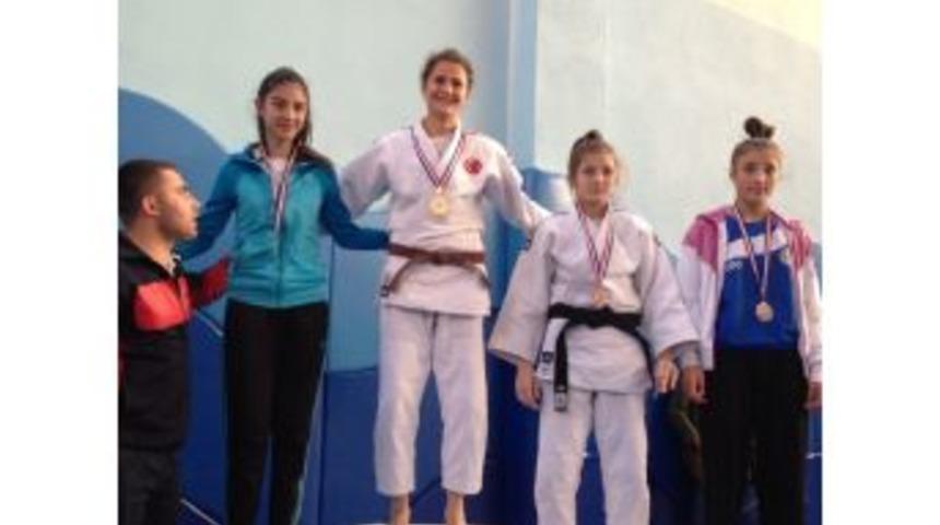 D&uuml;zce Judo Takımından 3 Madalya Daha